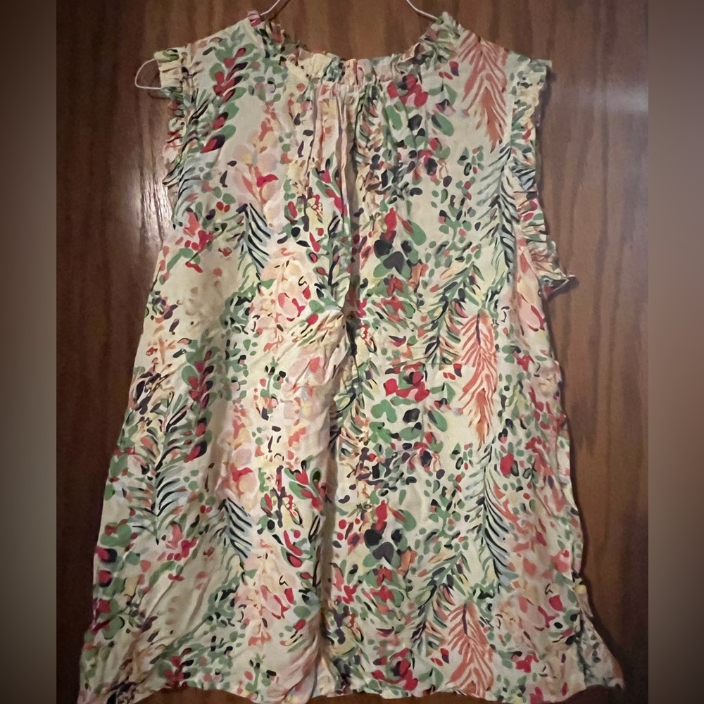 NWOT sleeveless blouse